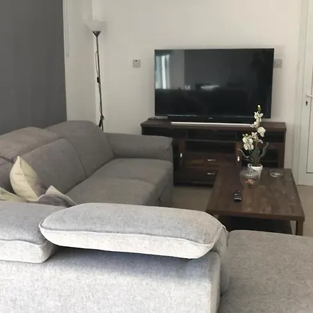 Cosy In Kato With Pool Access *