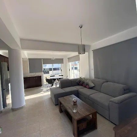 Cosy In Kato With Pool Access