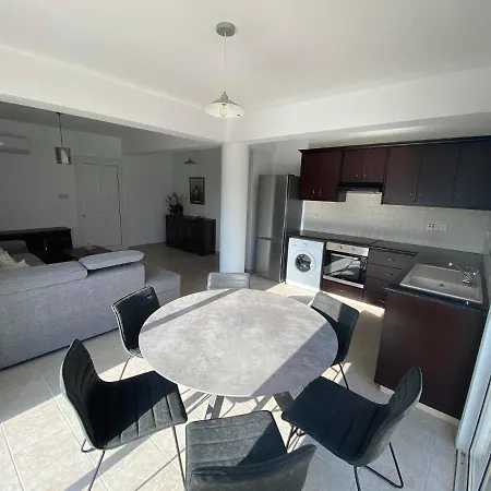 Cosy In Kato With Pool Access *
