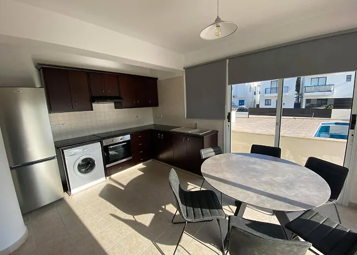 公寓 Cosy In Kato With Pool Access