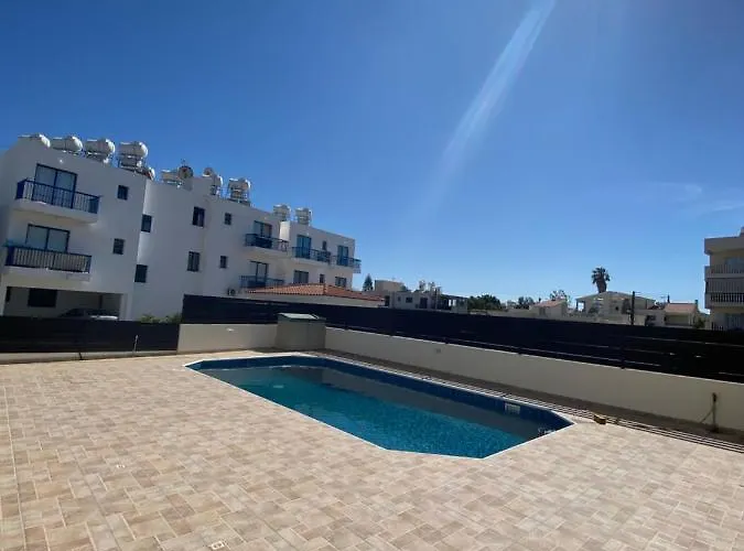 Cosy In Kato With Pool Access