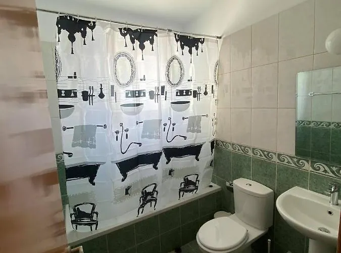 Cosy In Kato With Pool Access *