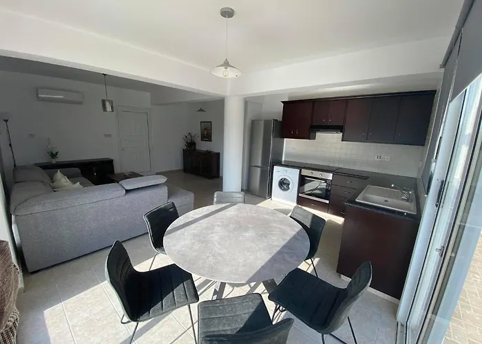 Cosy In Kato With Pool Access *