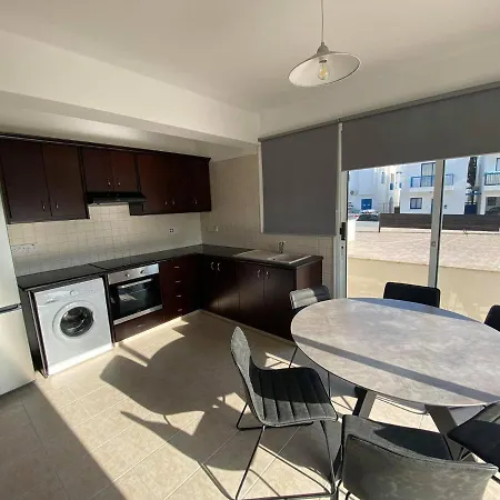아파트 Cosy In Kato With Pool Access
