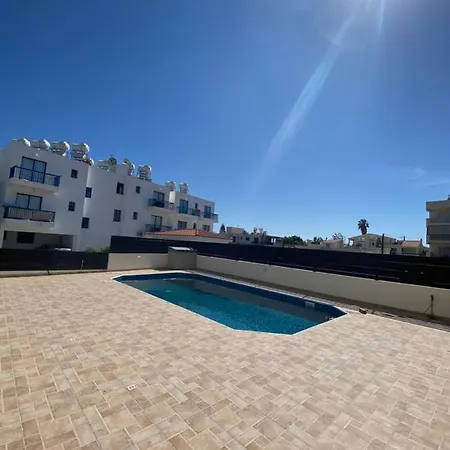 Cosy In Kato With Pool Access