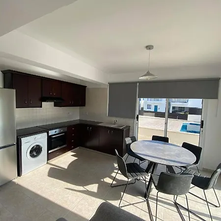 Cosy In Kato With Pool Access